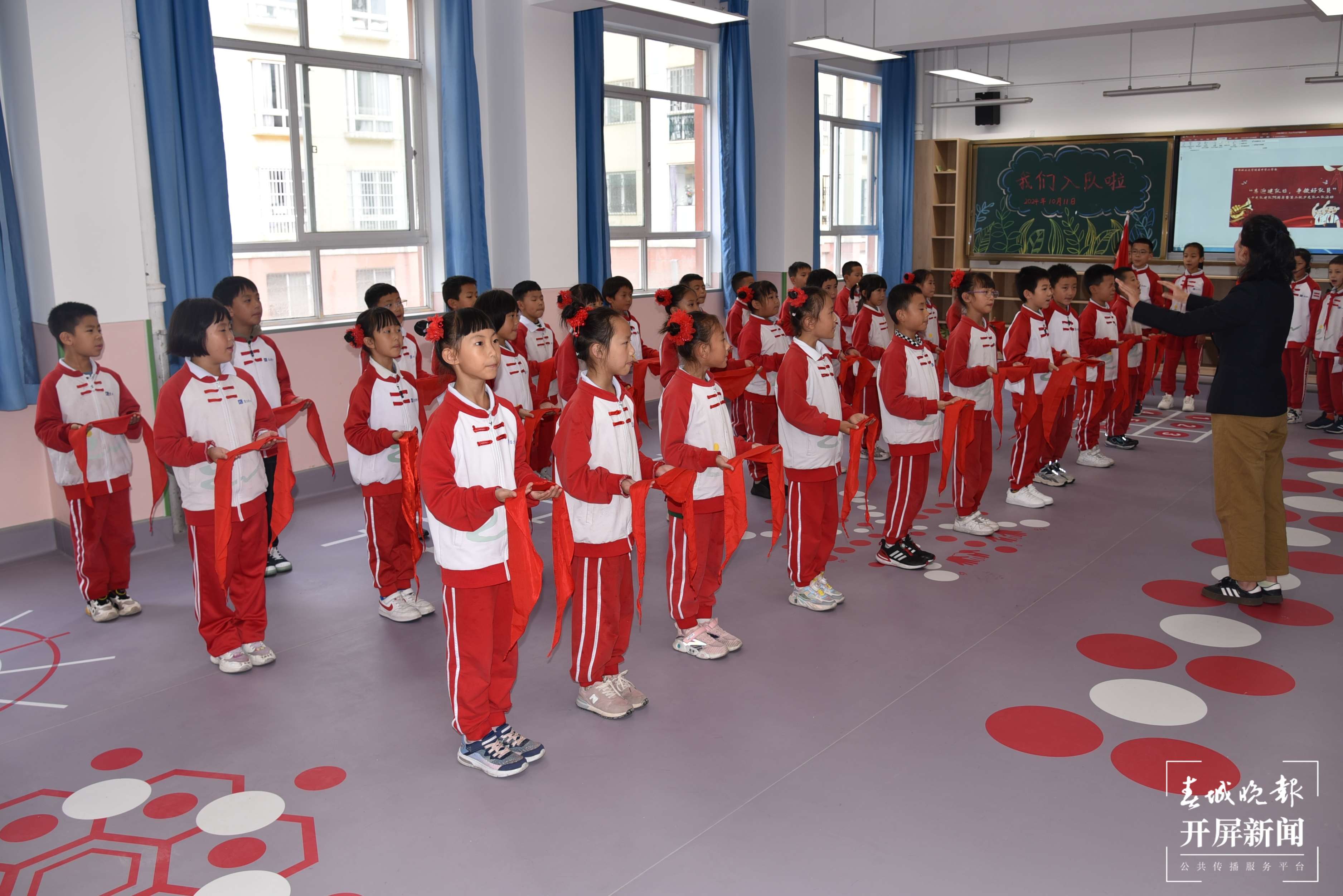 西林附中小学部举行第二批少先队入队仪式