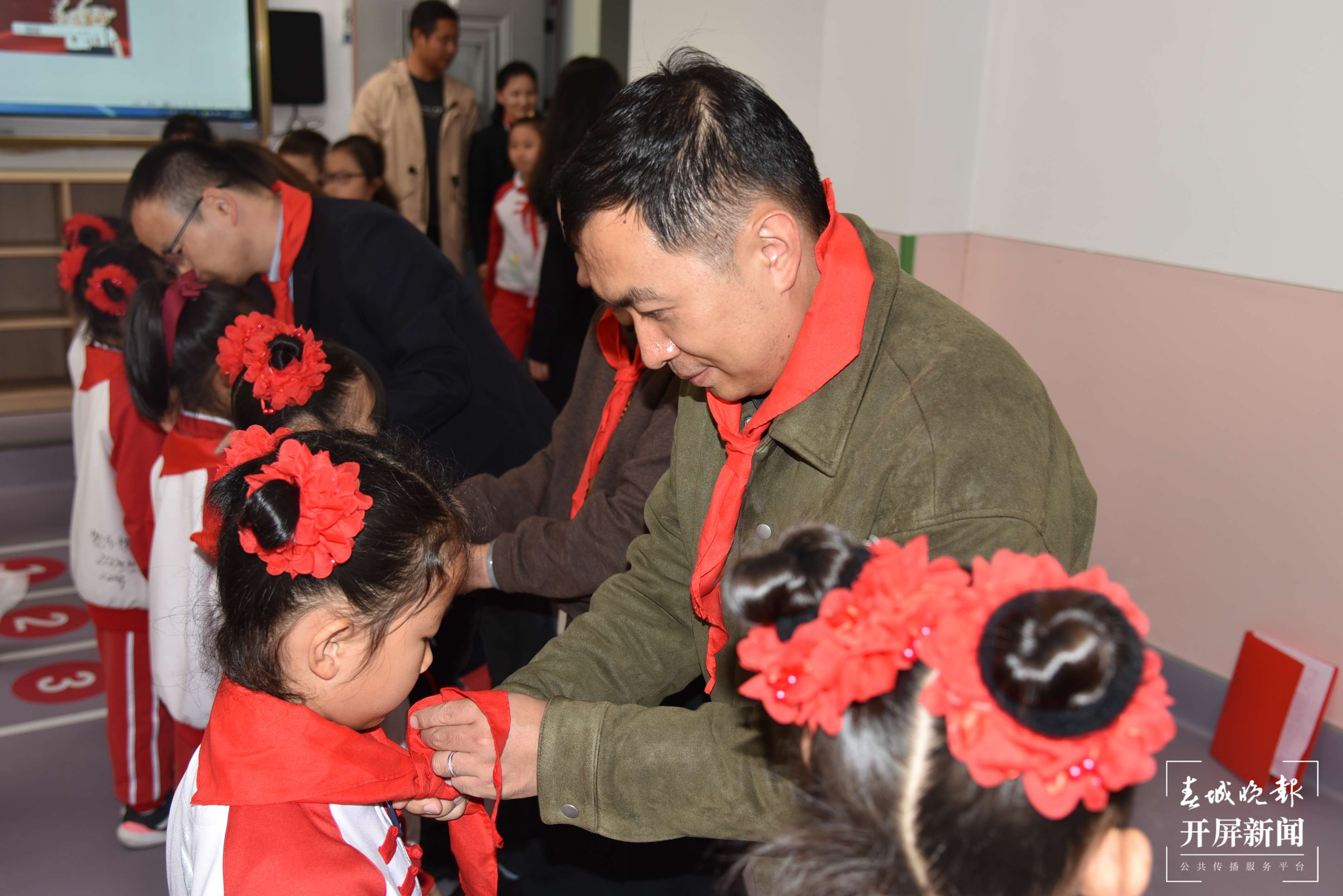 西林附中小学部举行第二批少先队入队仪式