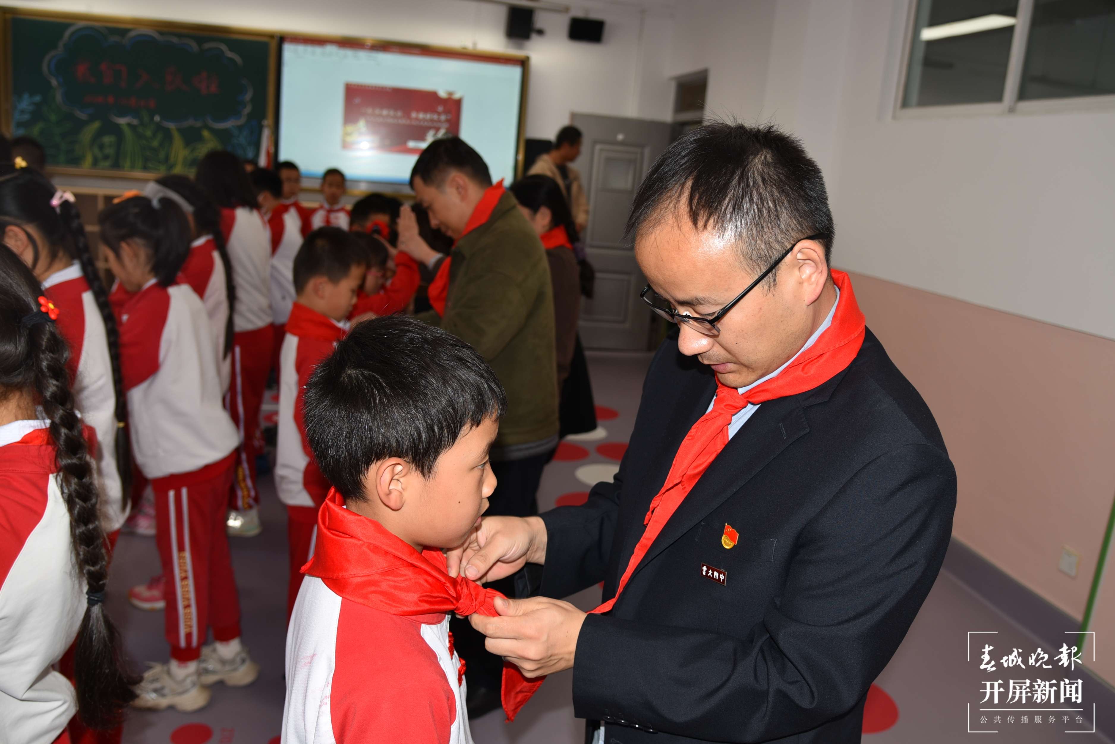 西林附中小学部举行第二批少先队入队仪式