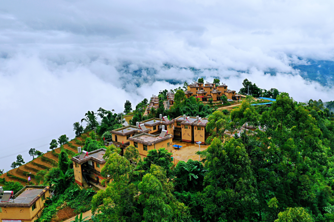 沿着边境看中国 | 云南绿春拉祜寨：古木庐到现代居 “千年跨越”展新颜