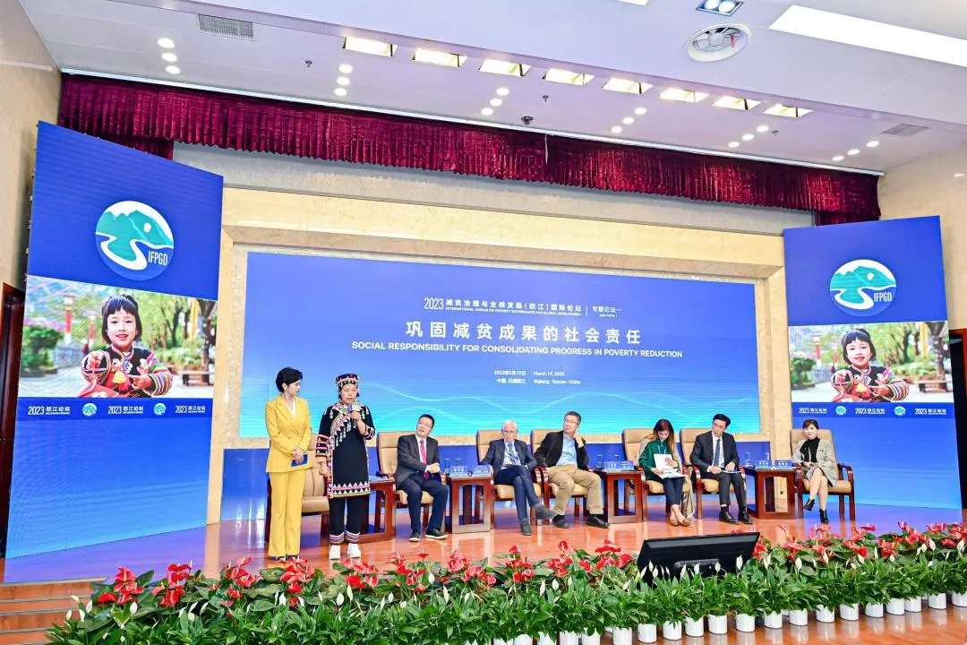 沿着边境看中国 | 云南绿春拉祜寨：古木庐到现代居 “千年跨越”展新颜