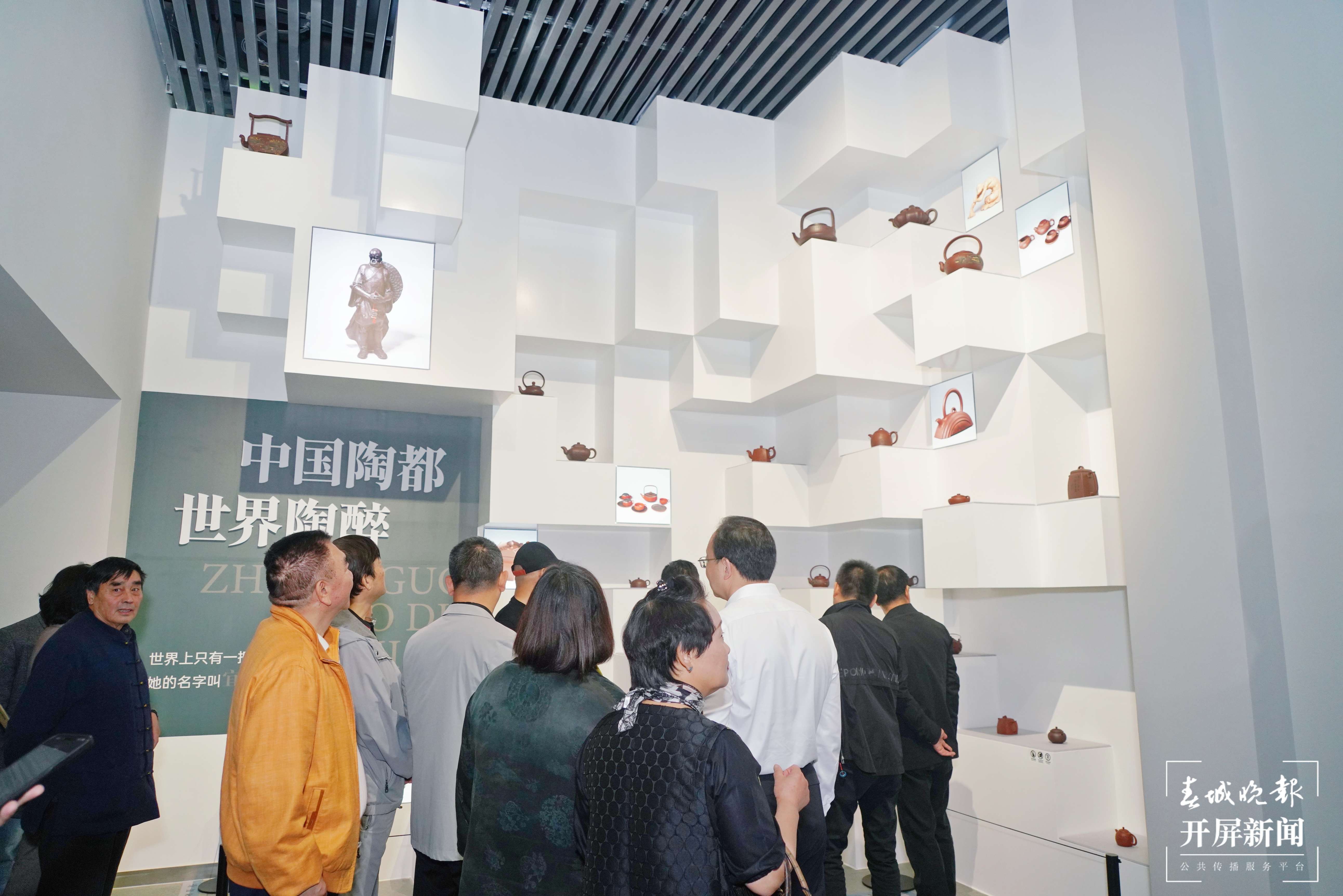 参观展览 (2).jpg