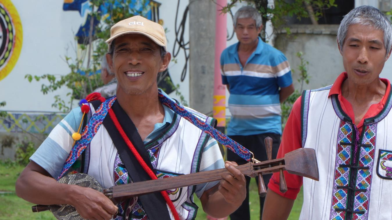 沿着边境看中国 | 云南龙陵富宝新村：一缕咖香飘万里