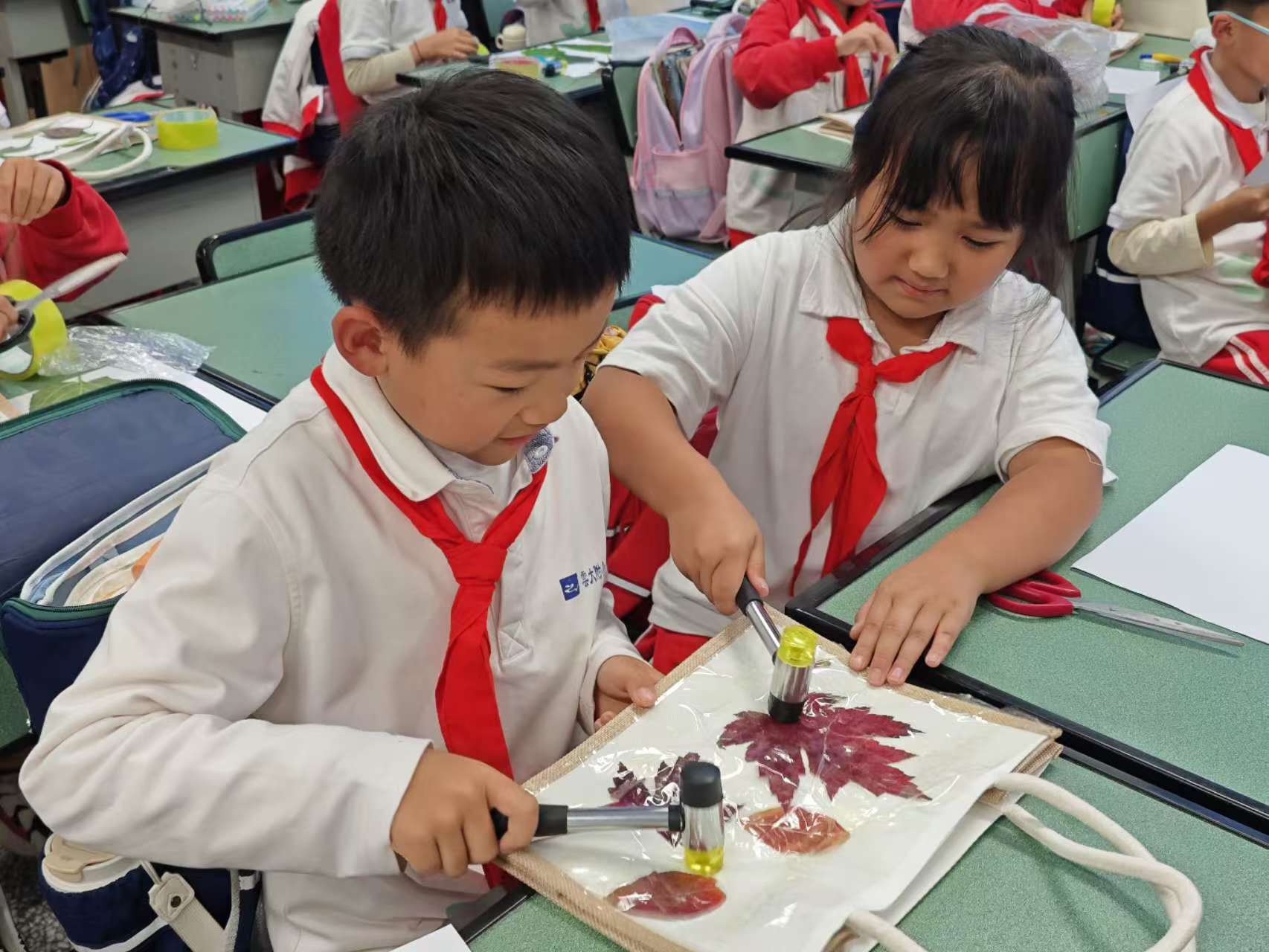 西林附中拓印活动激发学生创造力