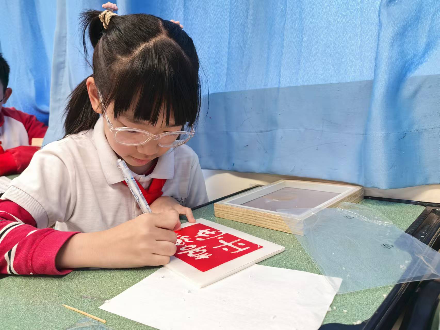 西林附中拓印活动激发学生创造力