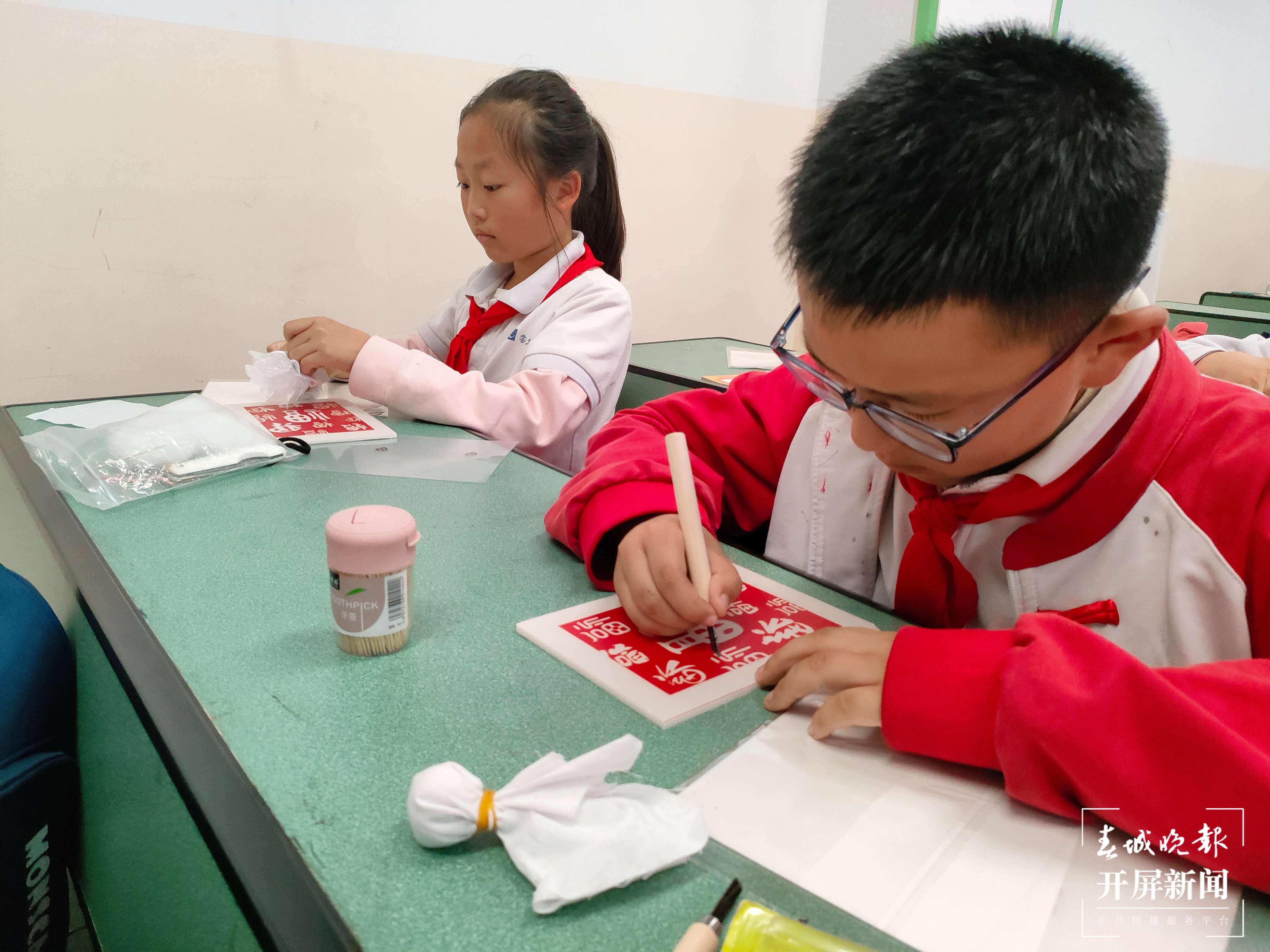 西林附中拓印活动激发学生创造力