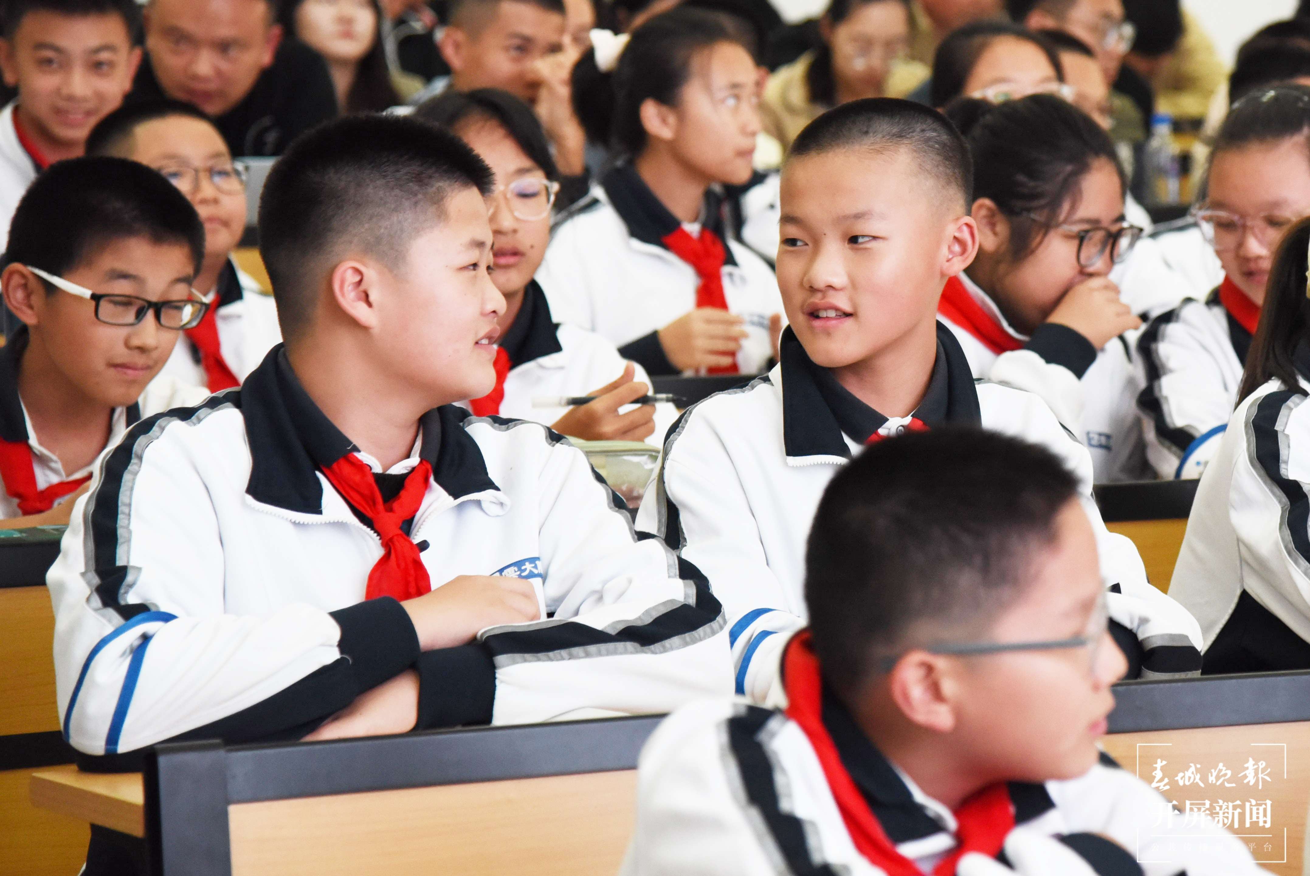 云大附中名师受邀前往西林附中上示范课