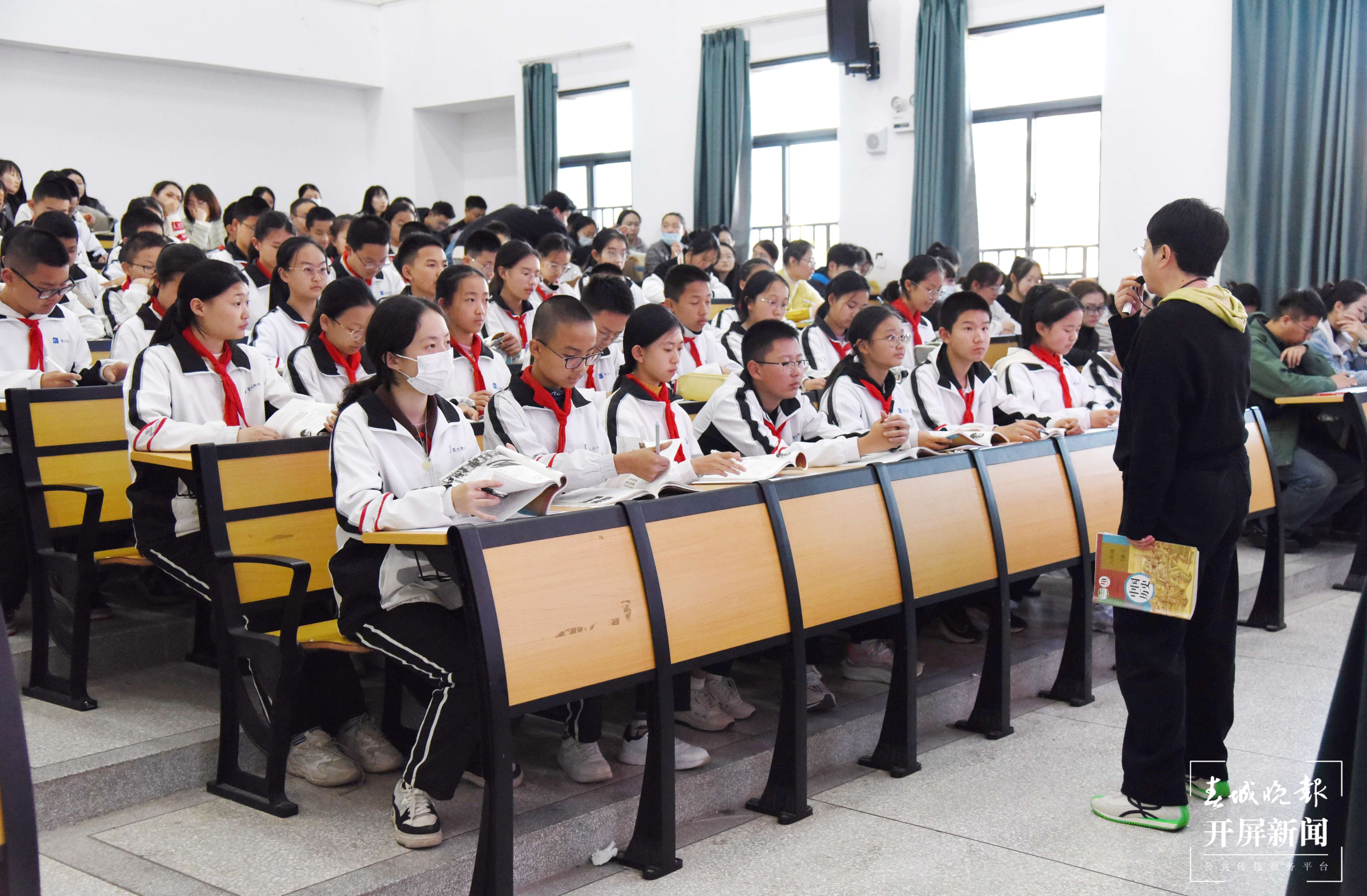 云大附中名师受邀前往西林附中上示范课