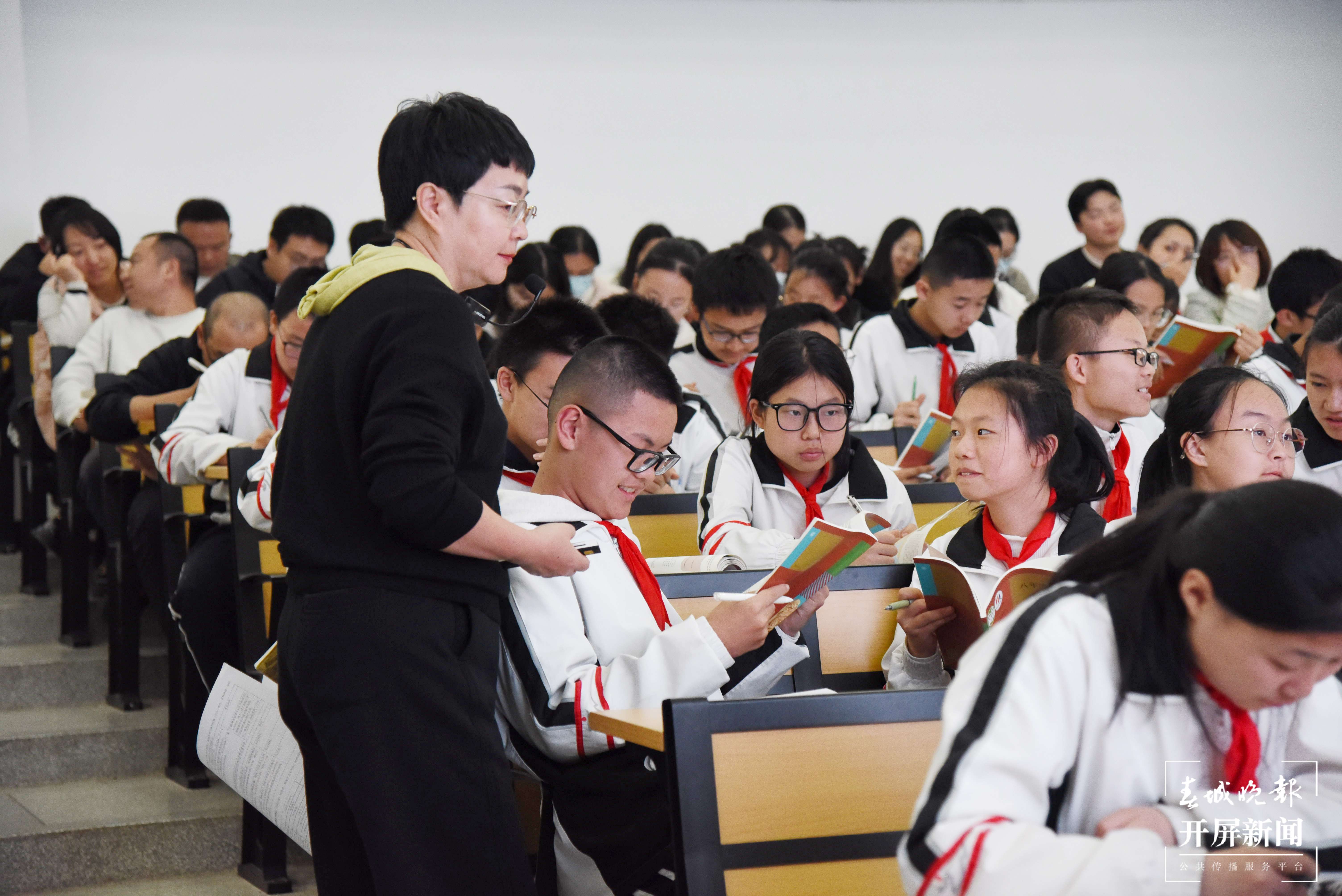 云大附中名师受邀前往西林附中上示范课