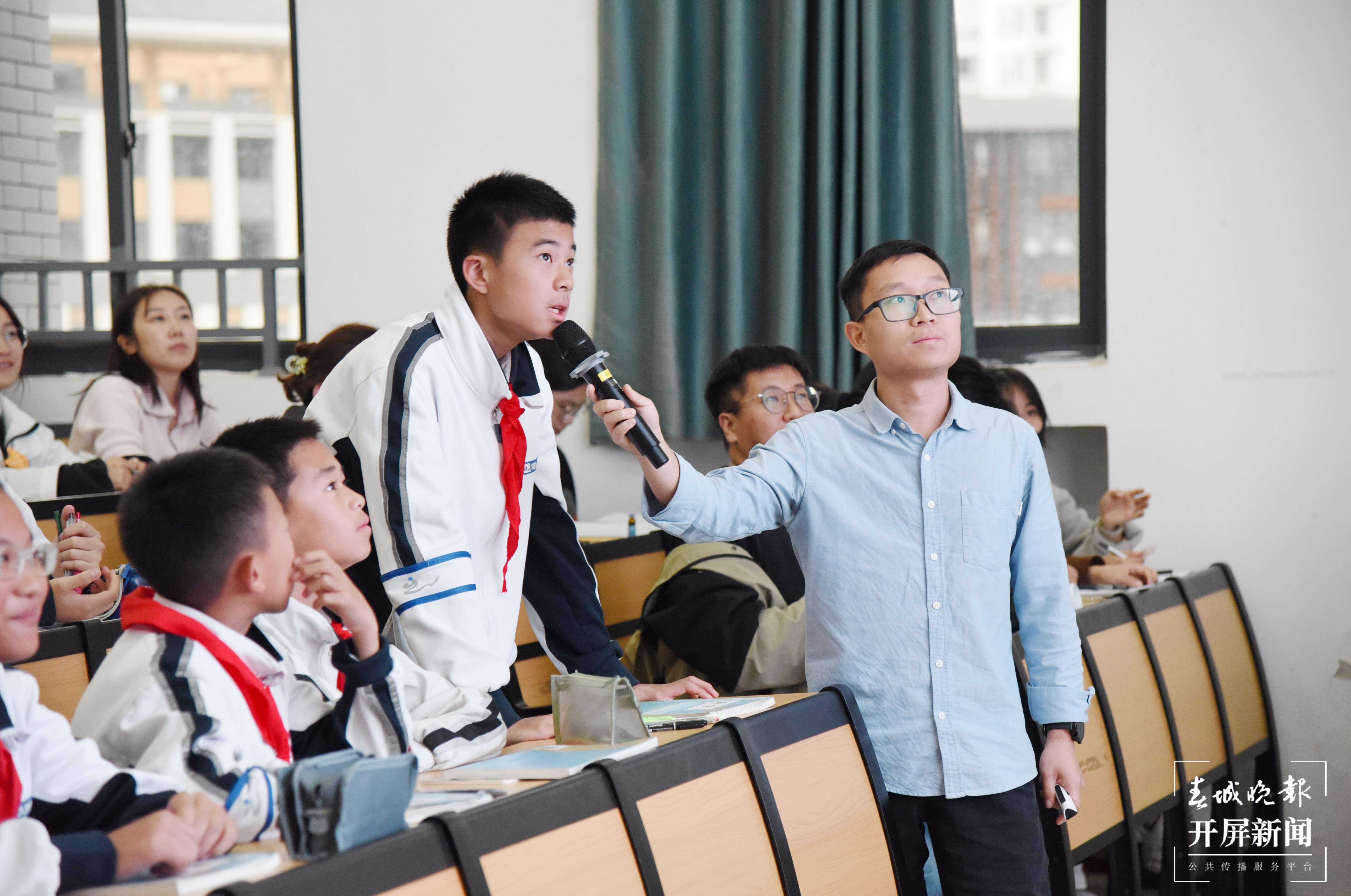 云大附中名师受邀前往西林附中上示范课