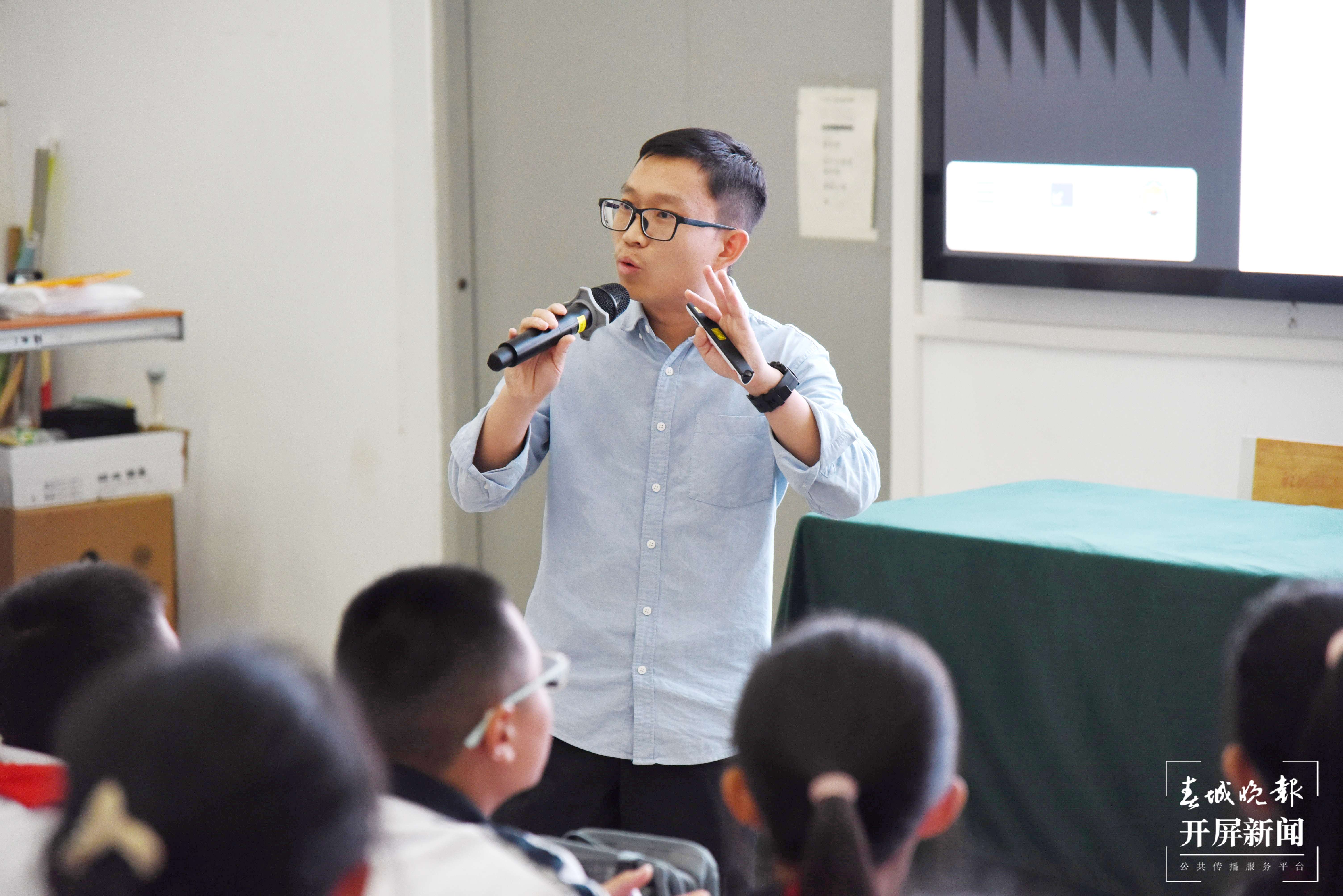 云大附中名师受邀前往西林附中上示范课