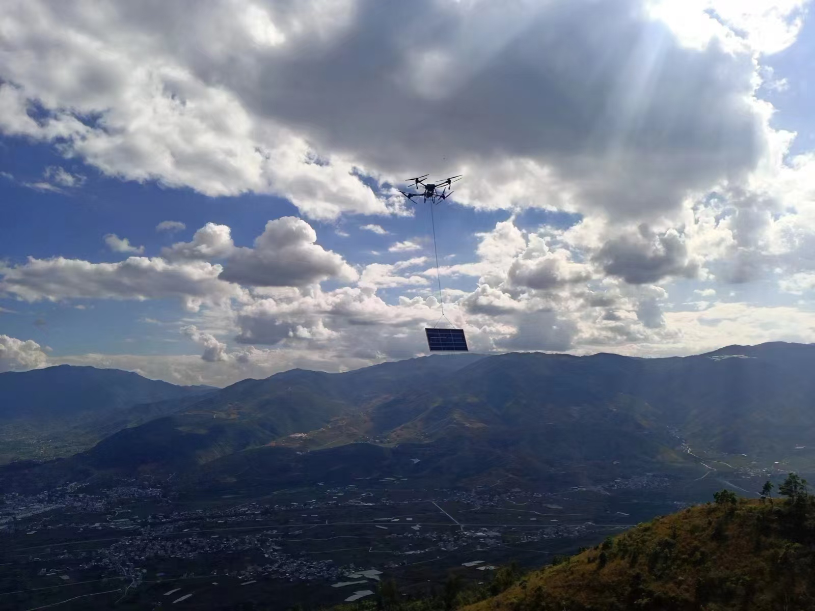 高质量发展大理行 | 荒山披“鳞甲”，绿电送万家
