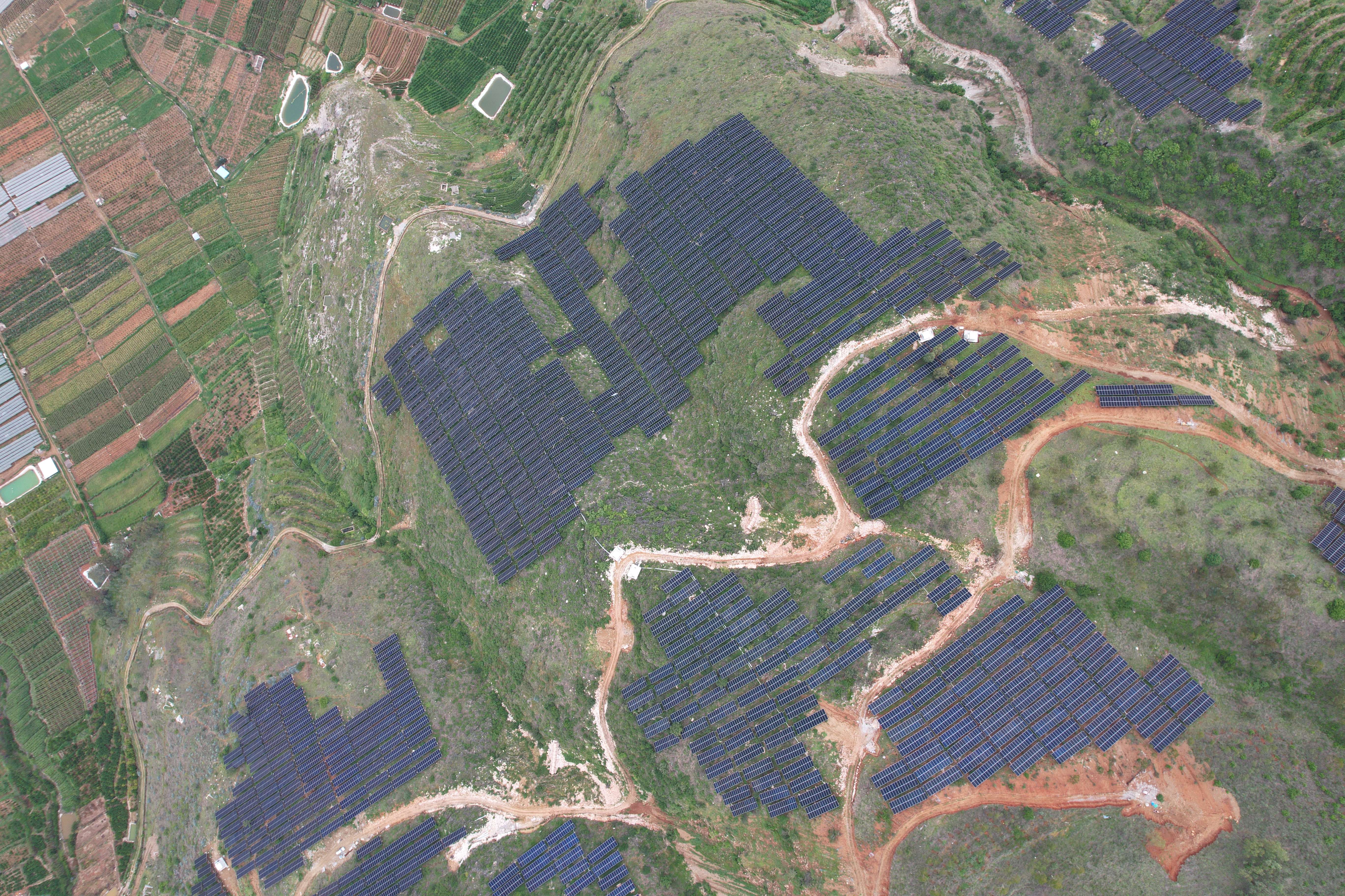 高质量发展大理行 | 荒山披“鳞甲”，绿电送万家