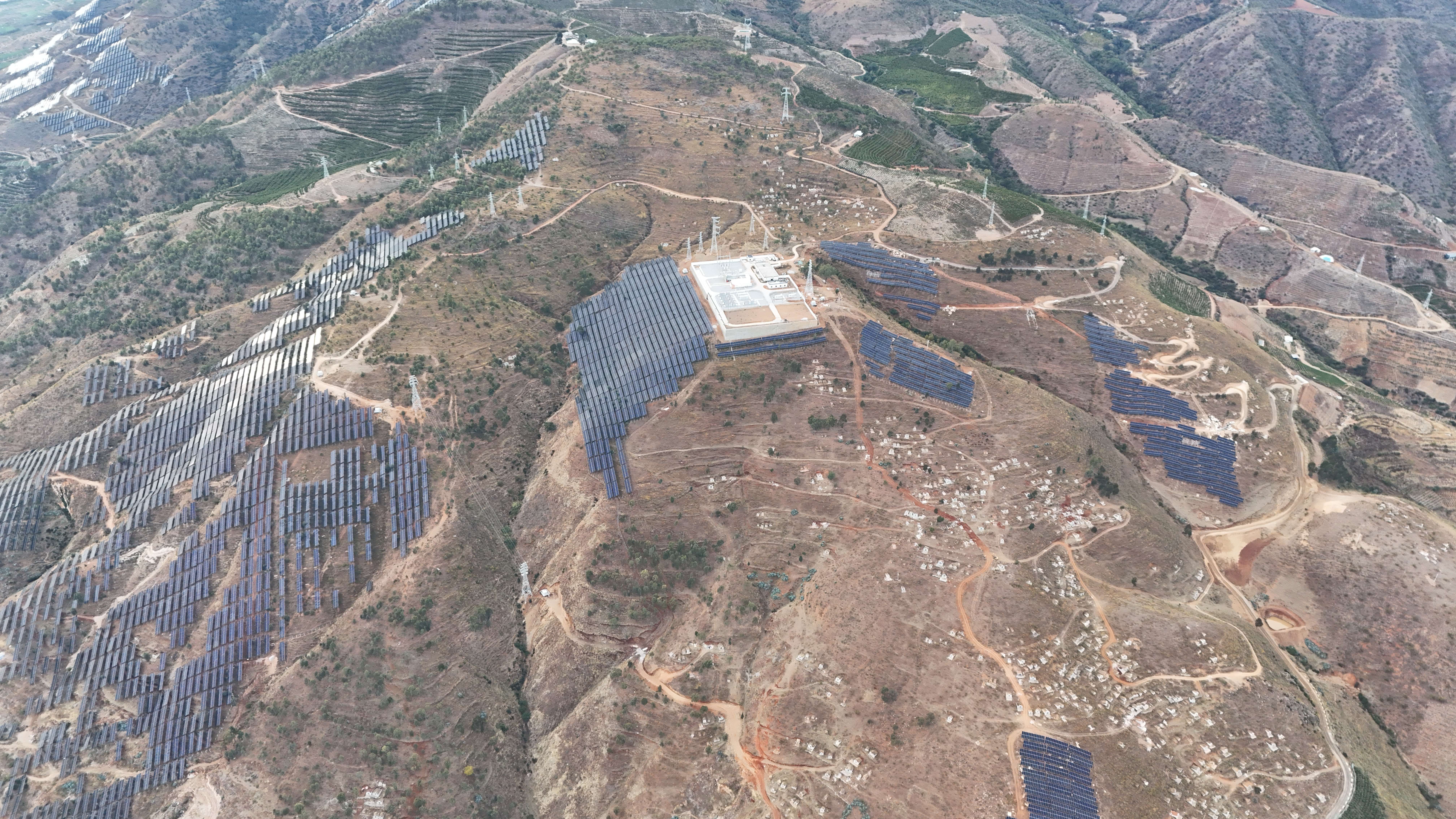 高质量发展大理行 | 荒山披“鳞甲”，绿电送万家