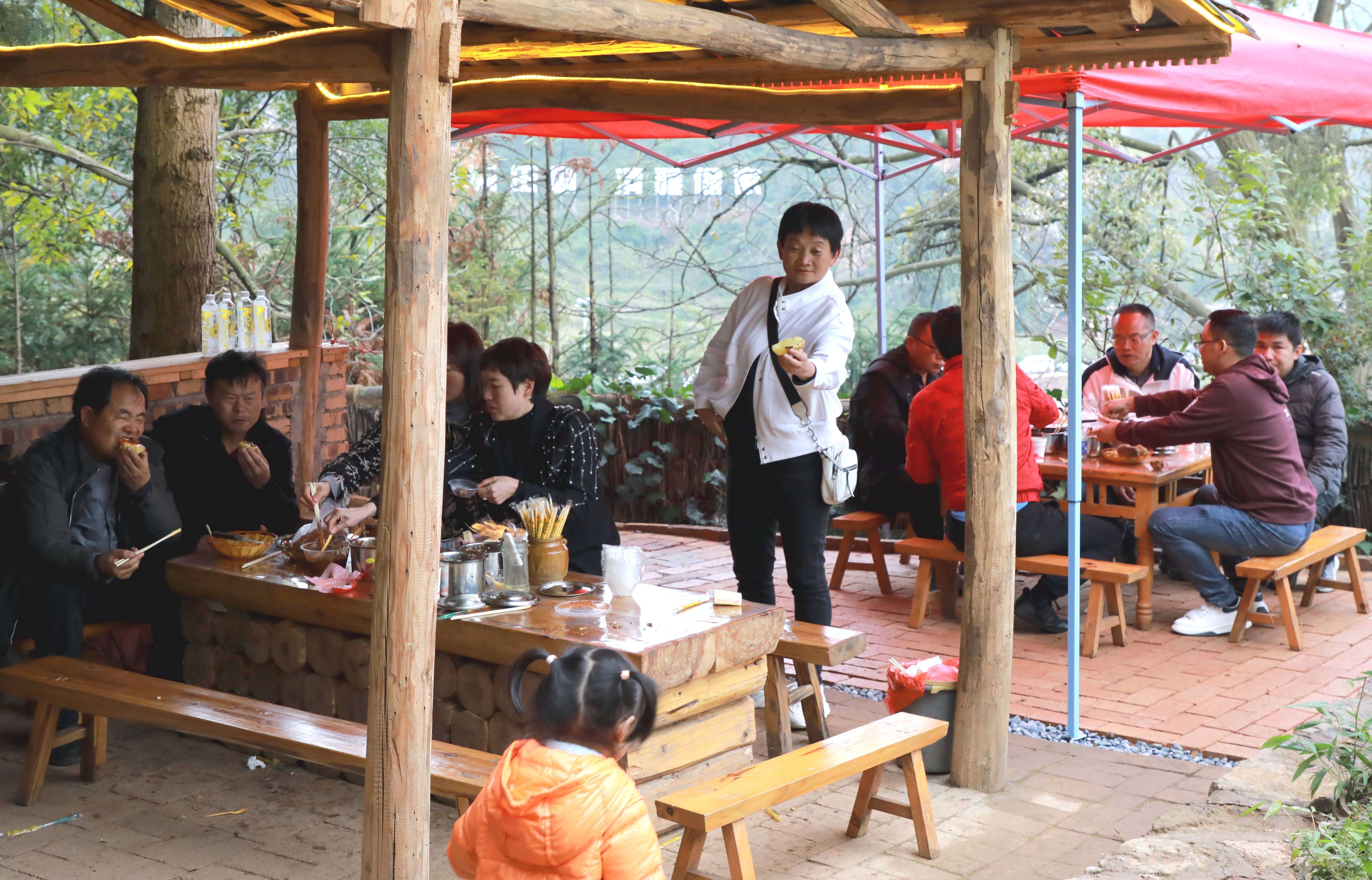 聚力曲靖“五张名片” | 在这个小山村可“上天”可与墙“对话”可到田里点菜吃饭