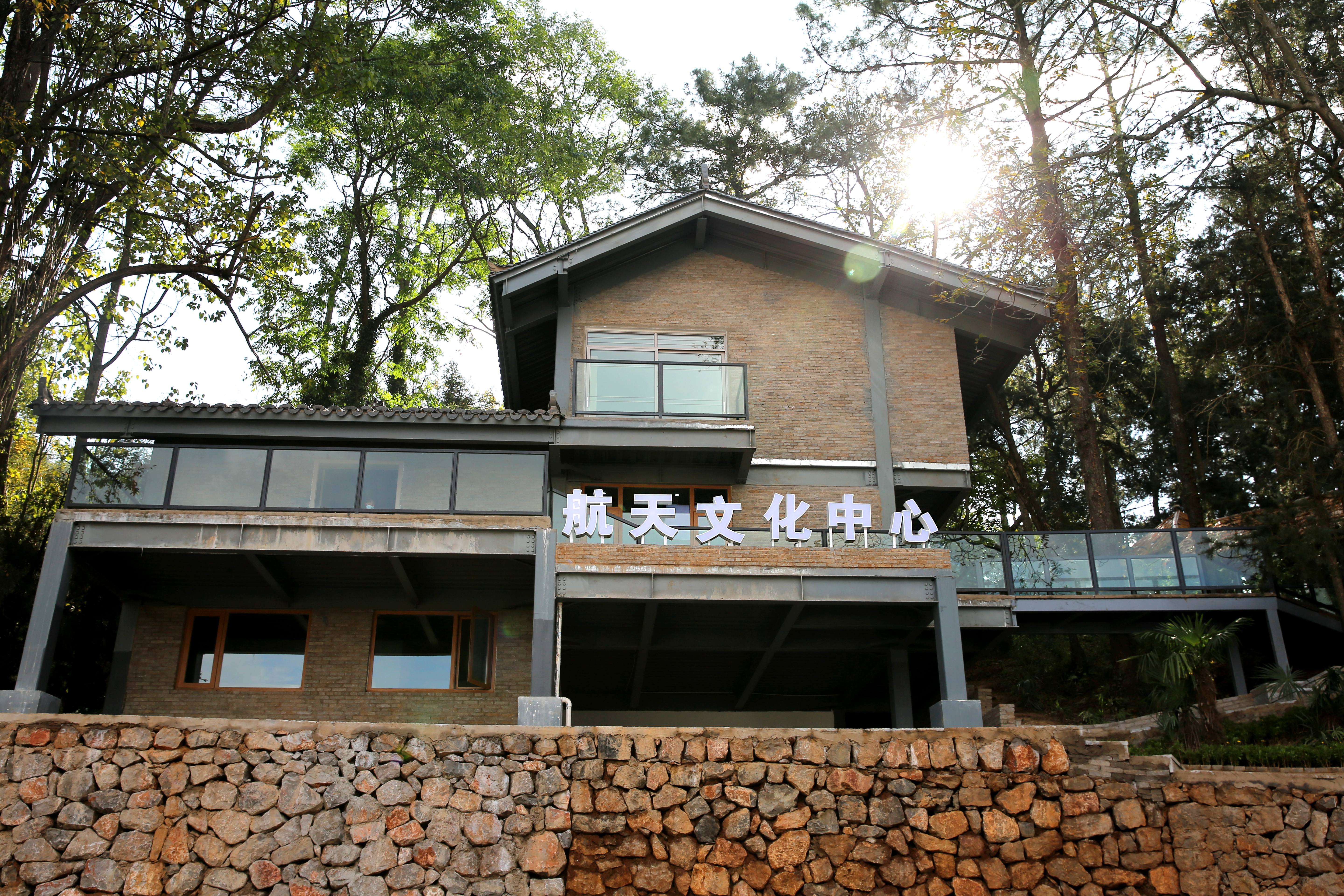 聚力曲靖“五张名片” | 在这个小山村可“上天”可与墙“对话”可到田里点菜吃饭