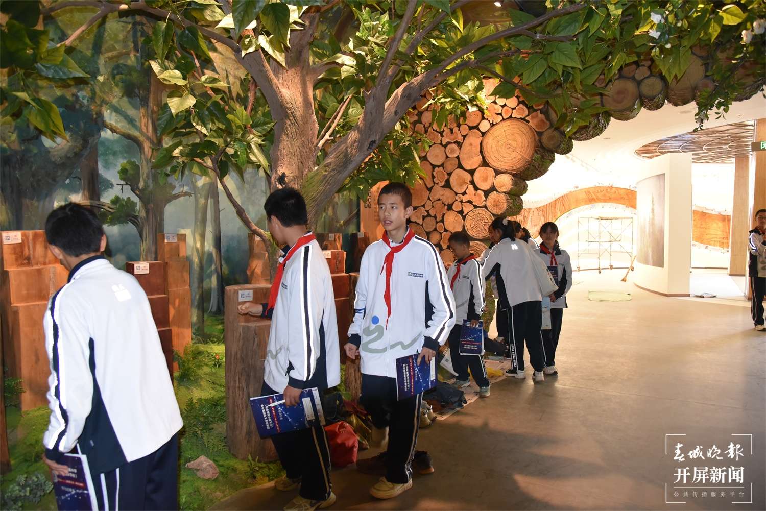 西林附中：AI主题读书会点亮师生思想星空