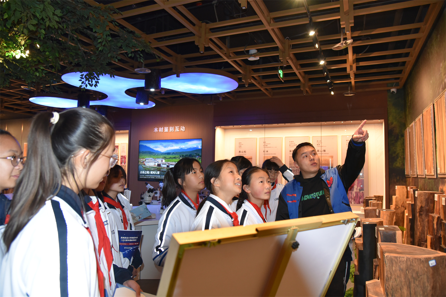 西林附中：AI主题读书会点亮师生思想星空