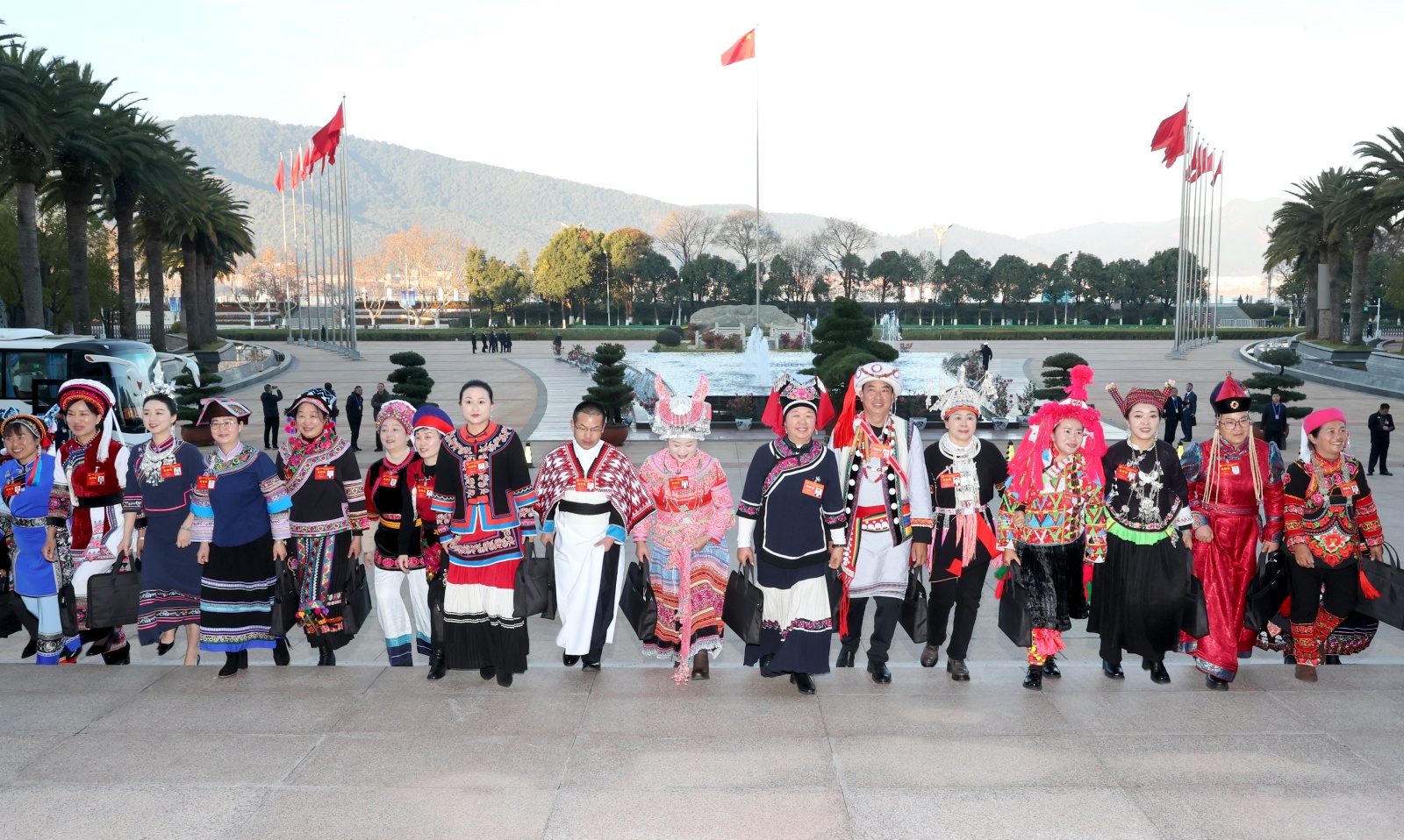 省十四届人大三次会议开幕 代表步入会场(38219463)-20250119092931_副本.jpg