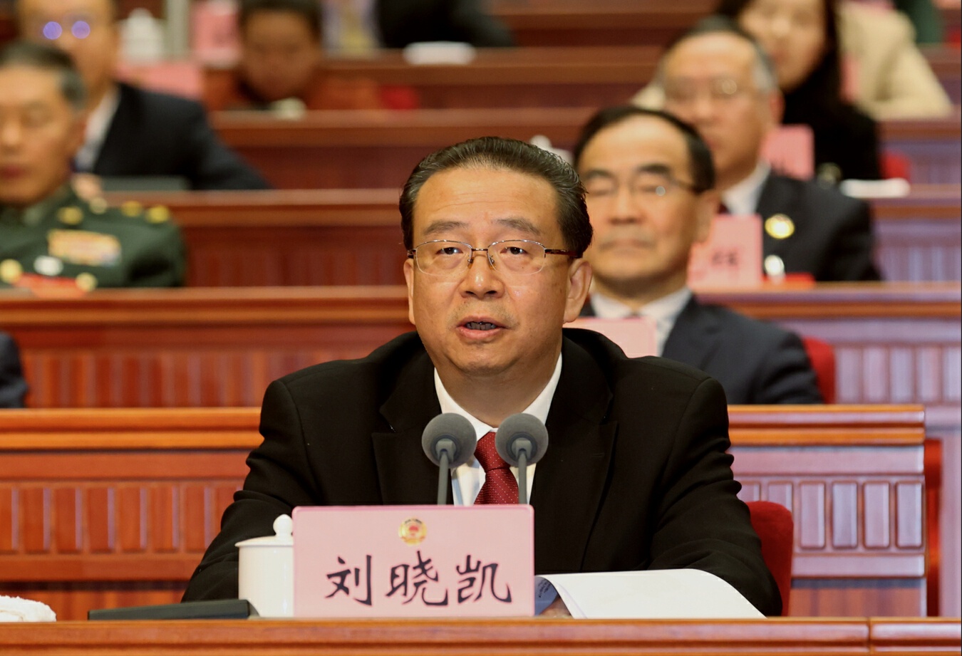 省政协十三届三次会议在昆闭幕