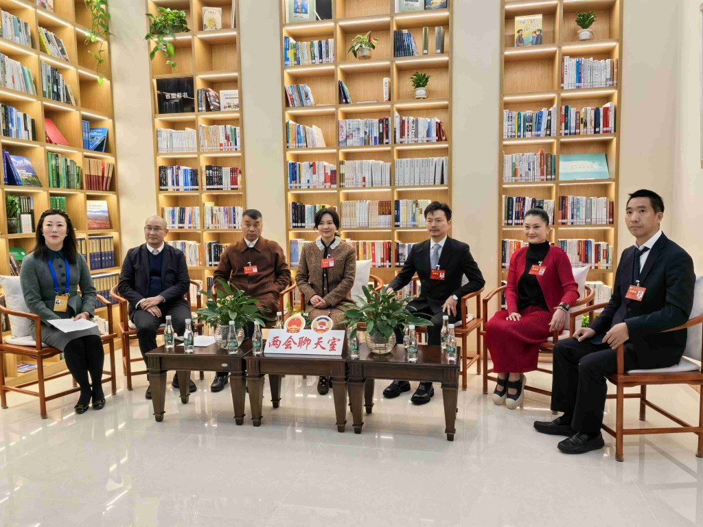 （省两会政协组稿件 代表委员已审）两会聊(38287306)-20250121093314.jpg