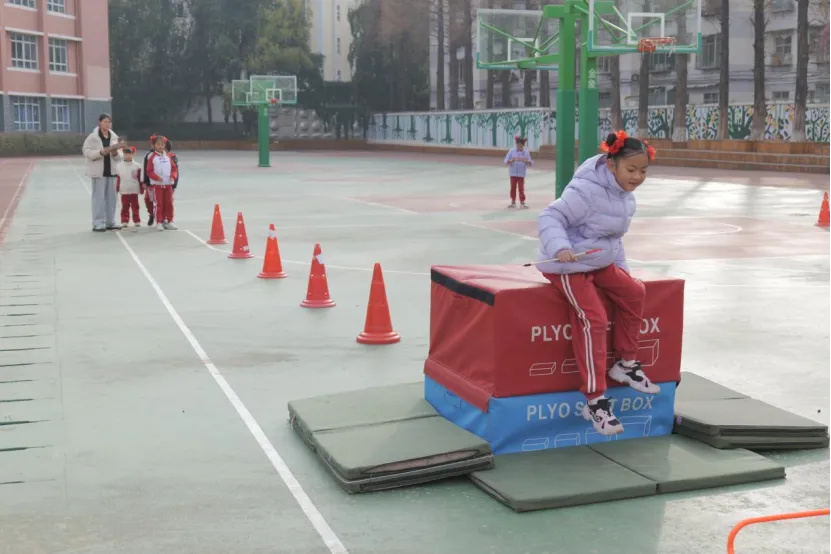 西林附中小学部“无纸化”测评：趣味活动挖掘学生多元潜能