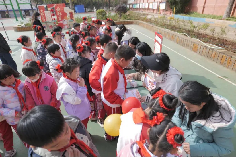 西林附中小学部“无纸化”测评：趣味活动挖掘学生多元潜能