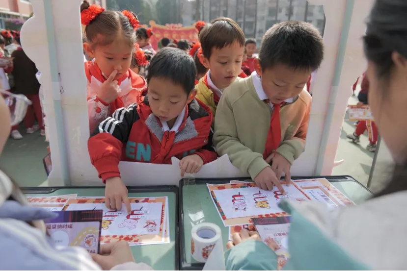 西林附中小学部“无纸化”测评：趣味活动挖掘学生多元潜能