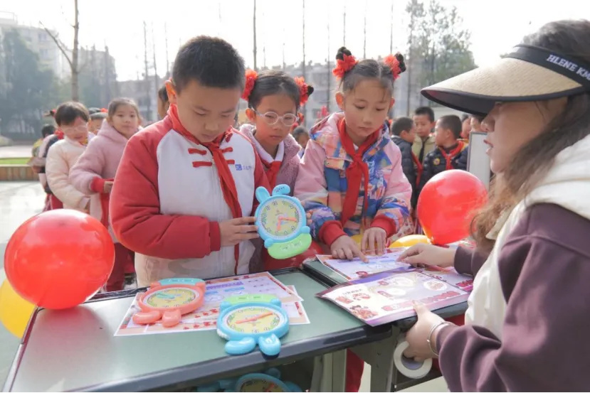 西林附中小学部“无纸化”测评：趣味活动挖掘学生多元潜能