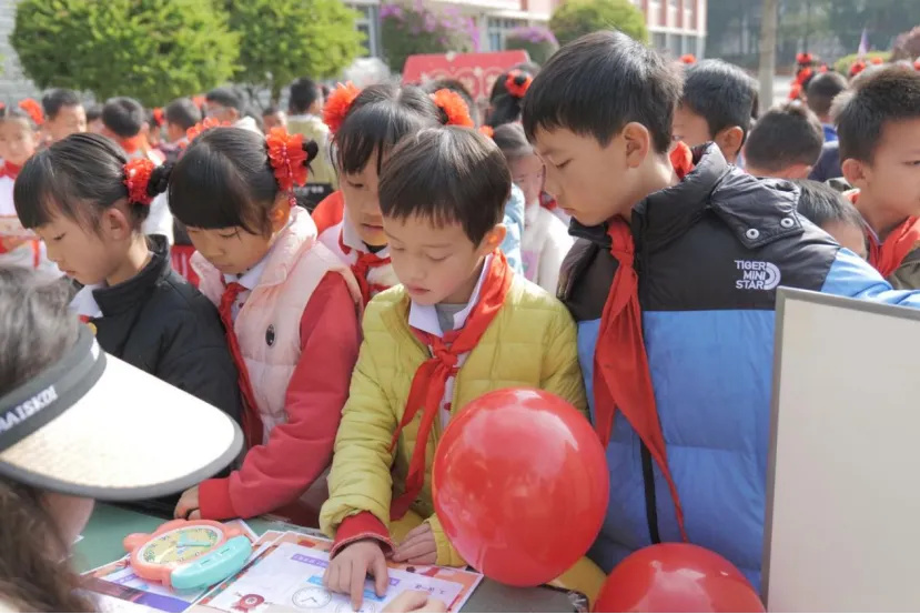 西林附中小学部“无纸化”测评：趣味活动挖掘学生多元潜能