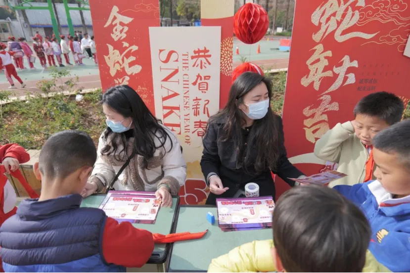 西林附中小学部“无纸化”测评：趣味活动挖掘学生多元潜能