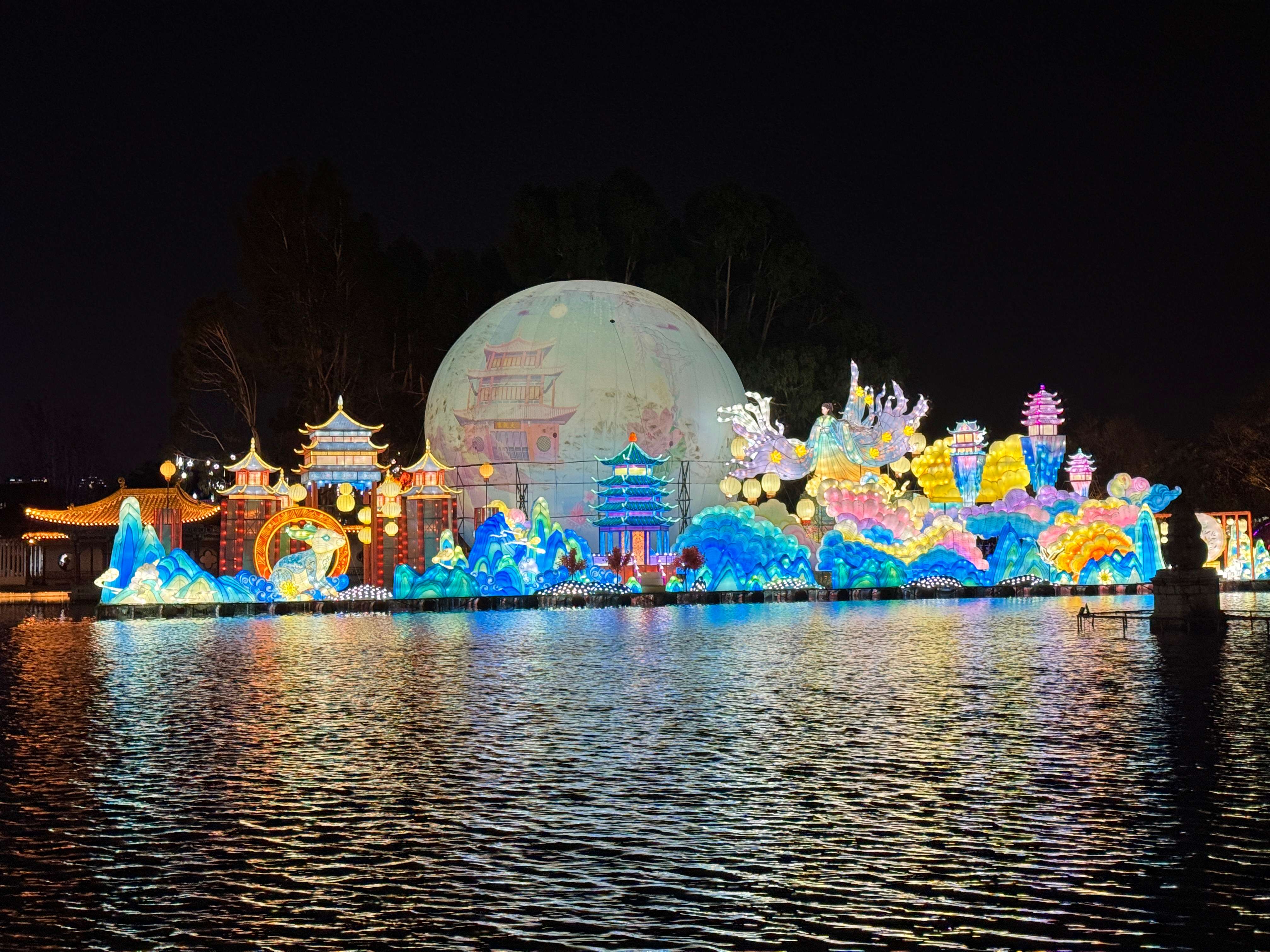 大观楼灯会点亮昆明夜空 (8).jpg