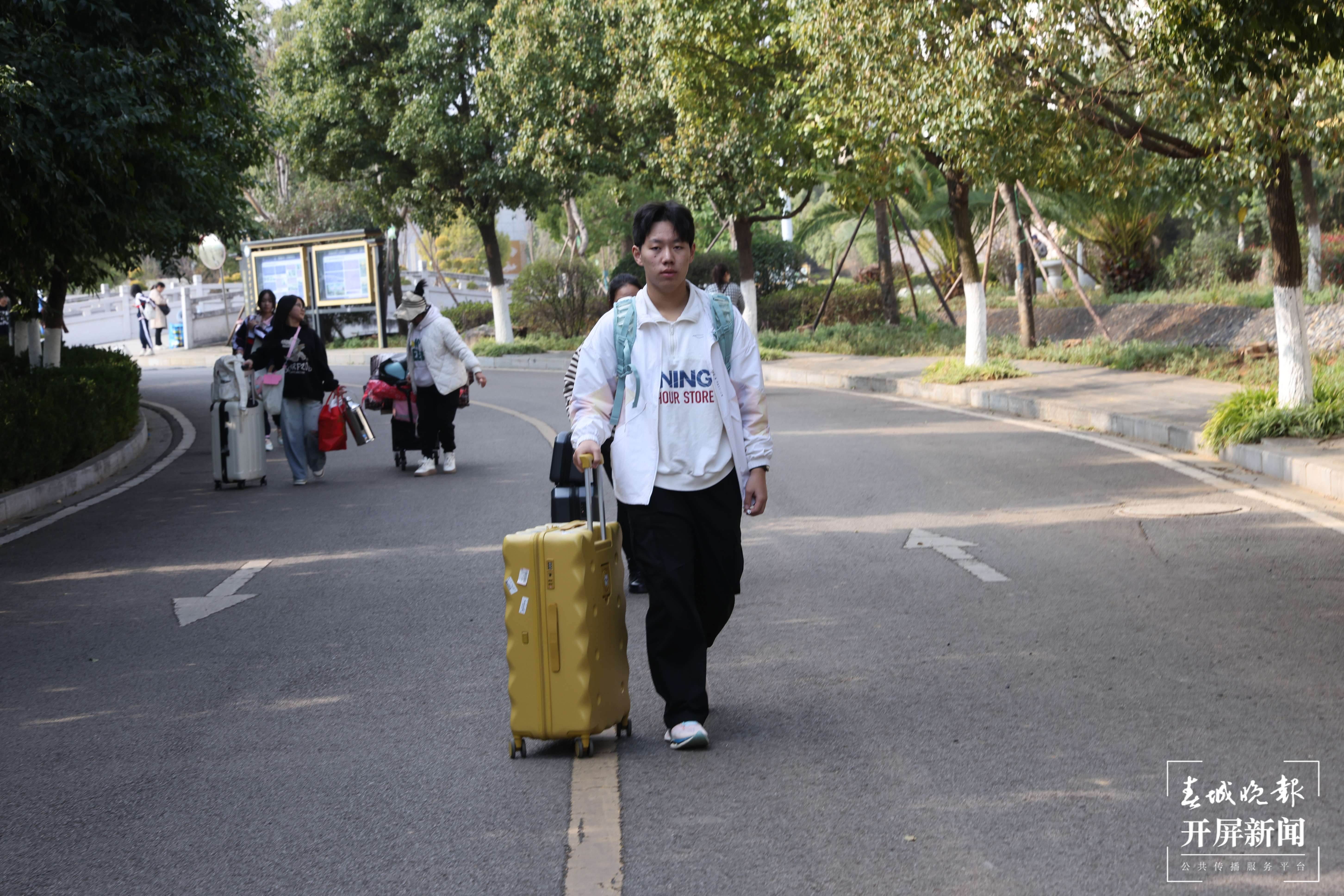 昆一中晋宁学校新学期启航：师生共迎挑战，校园焕发新气象