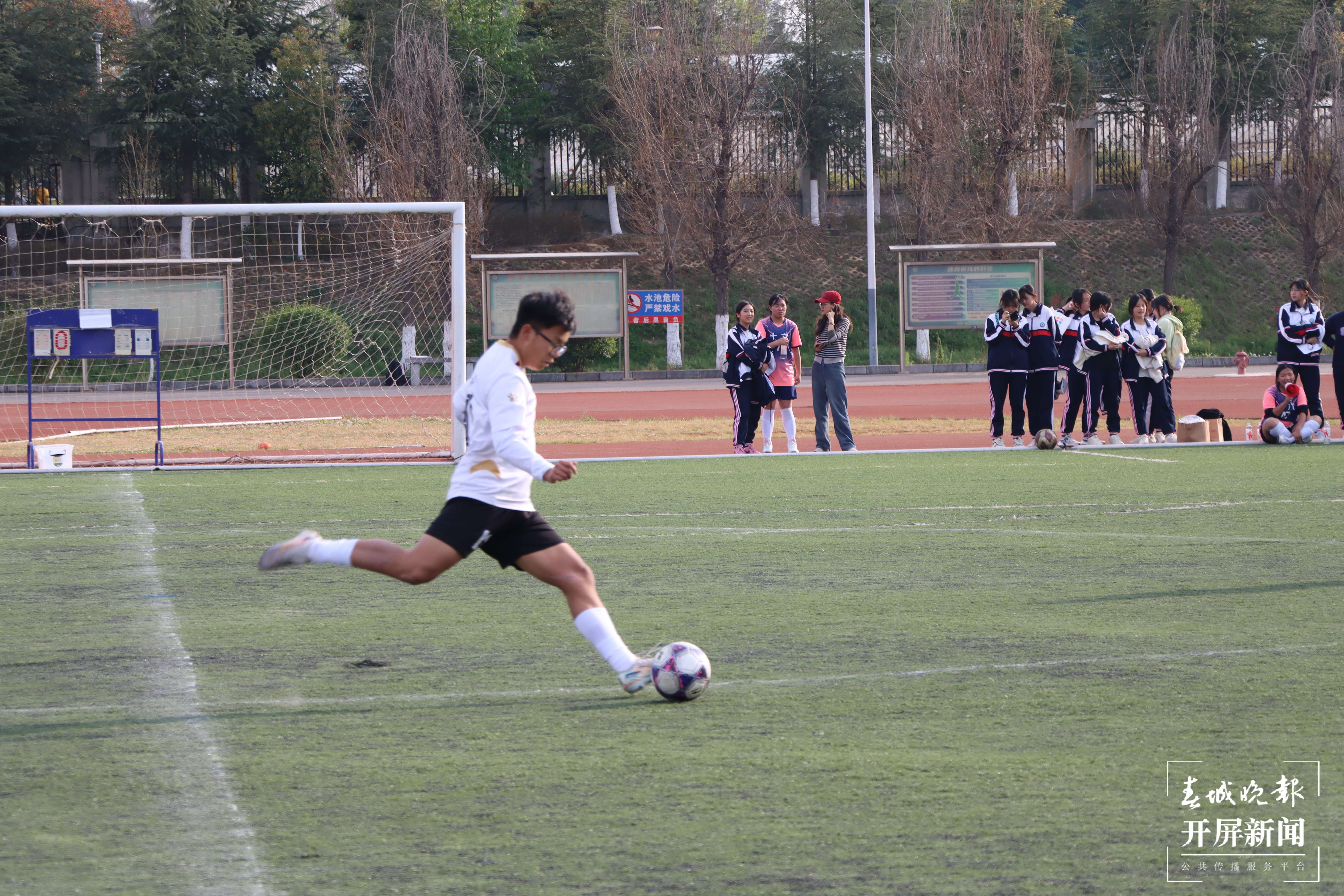 昆一中晋宁学校“星火杯”校园足球赛火热开赛