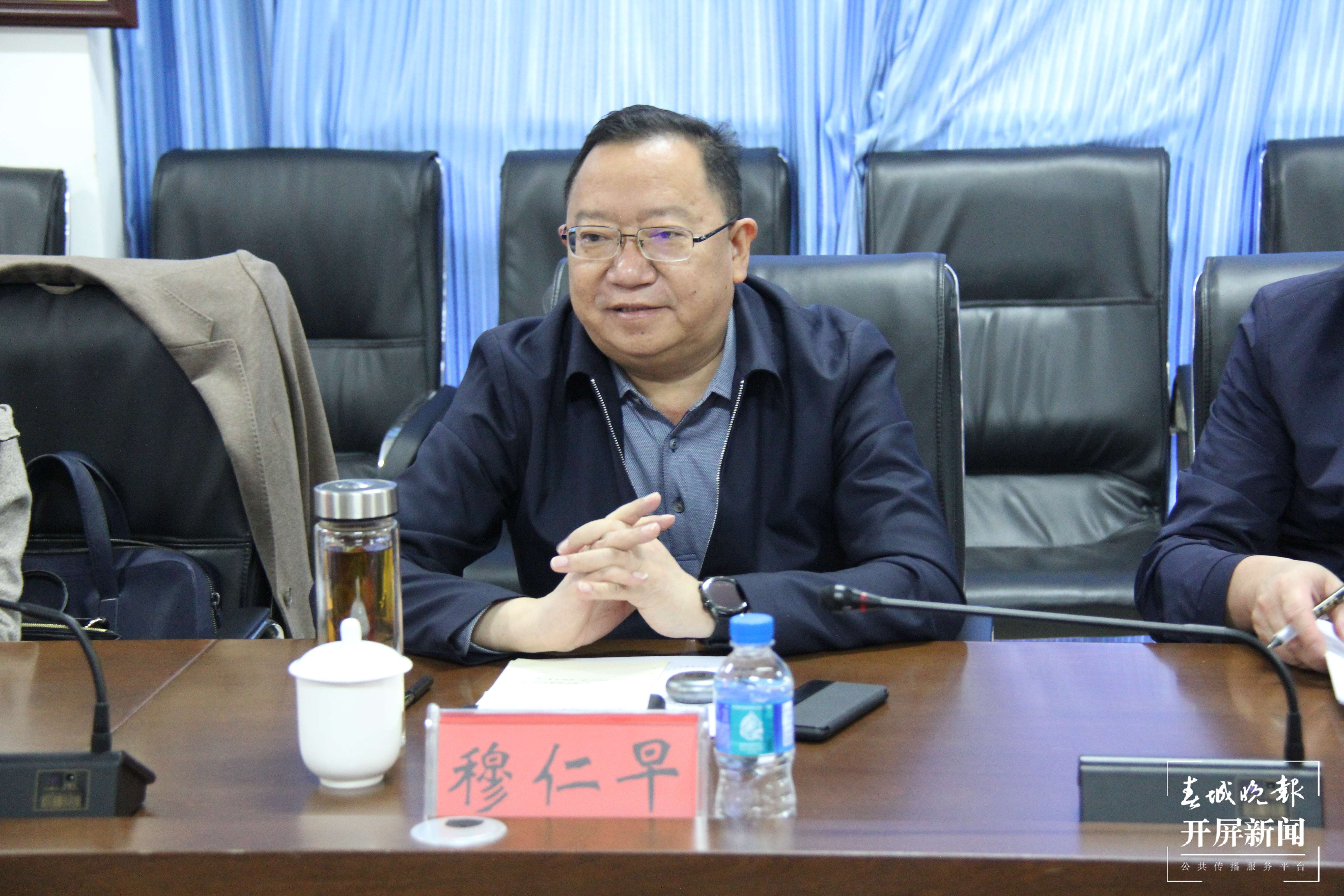 昆明市教体局局长一行到昆一中晋宁学校调研