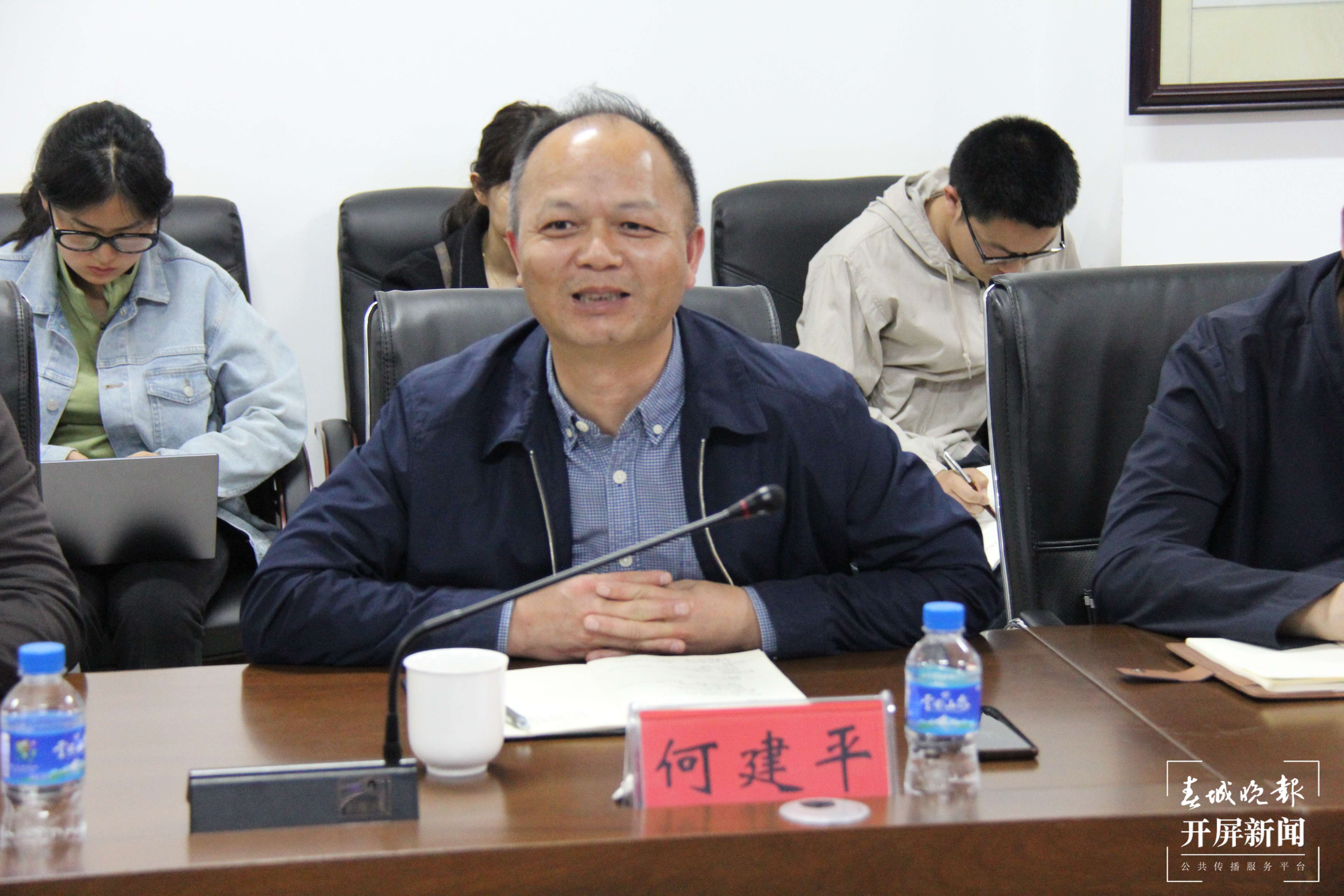 昆明市教体局局长一行到昆一中晋宁学校调研