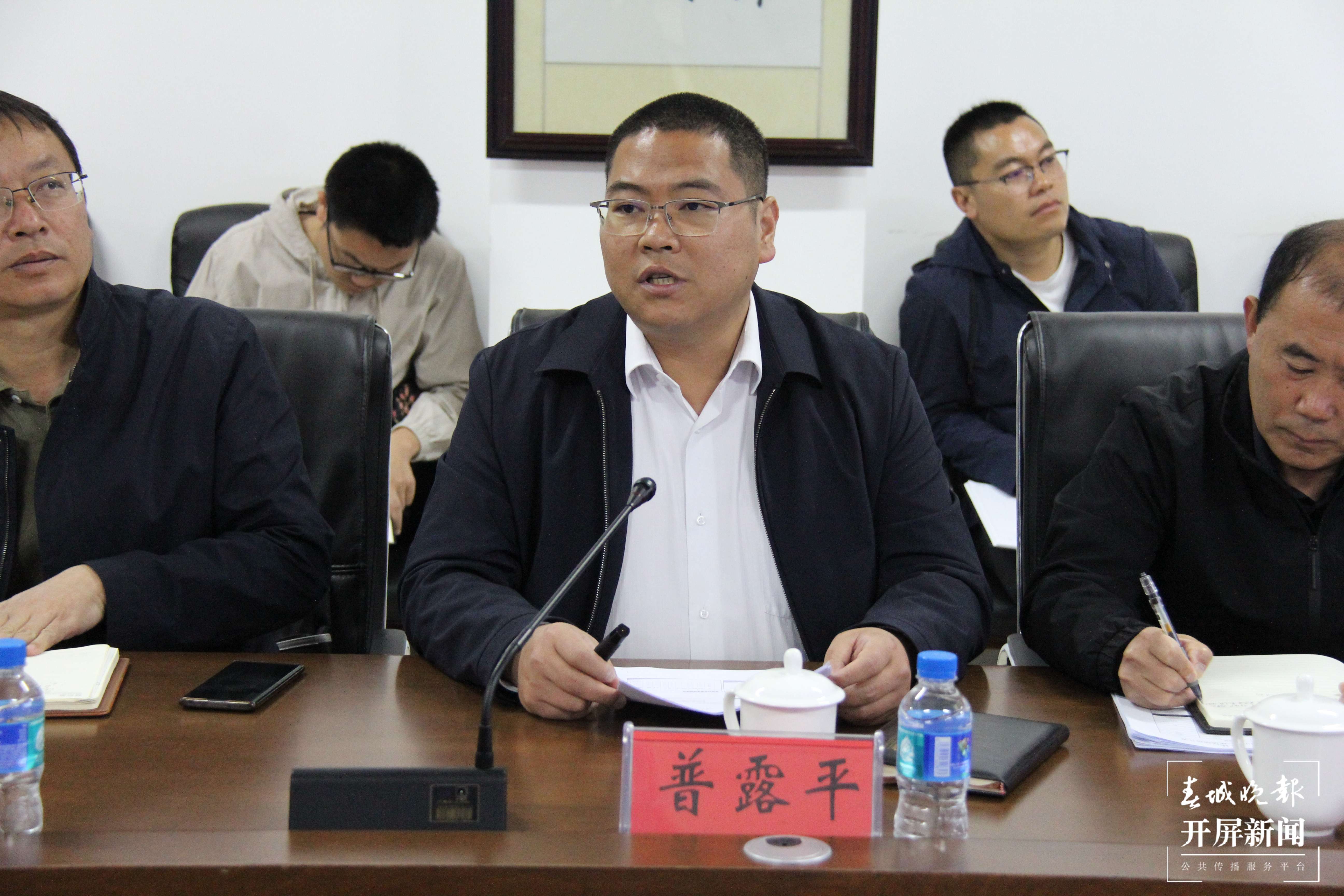 昆明市教体局局长一行到昆一中晋宁学校调研