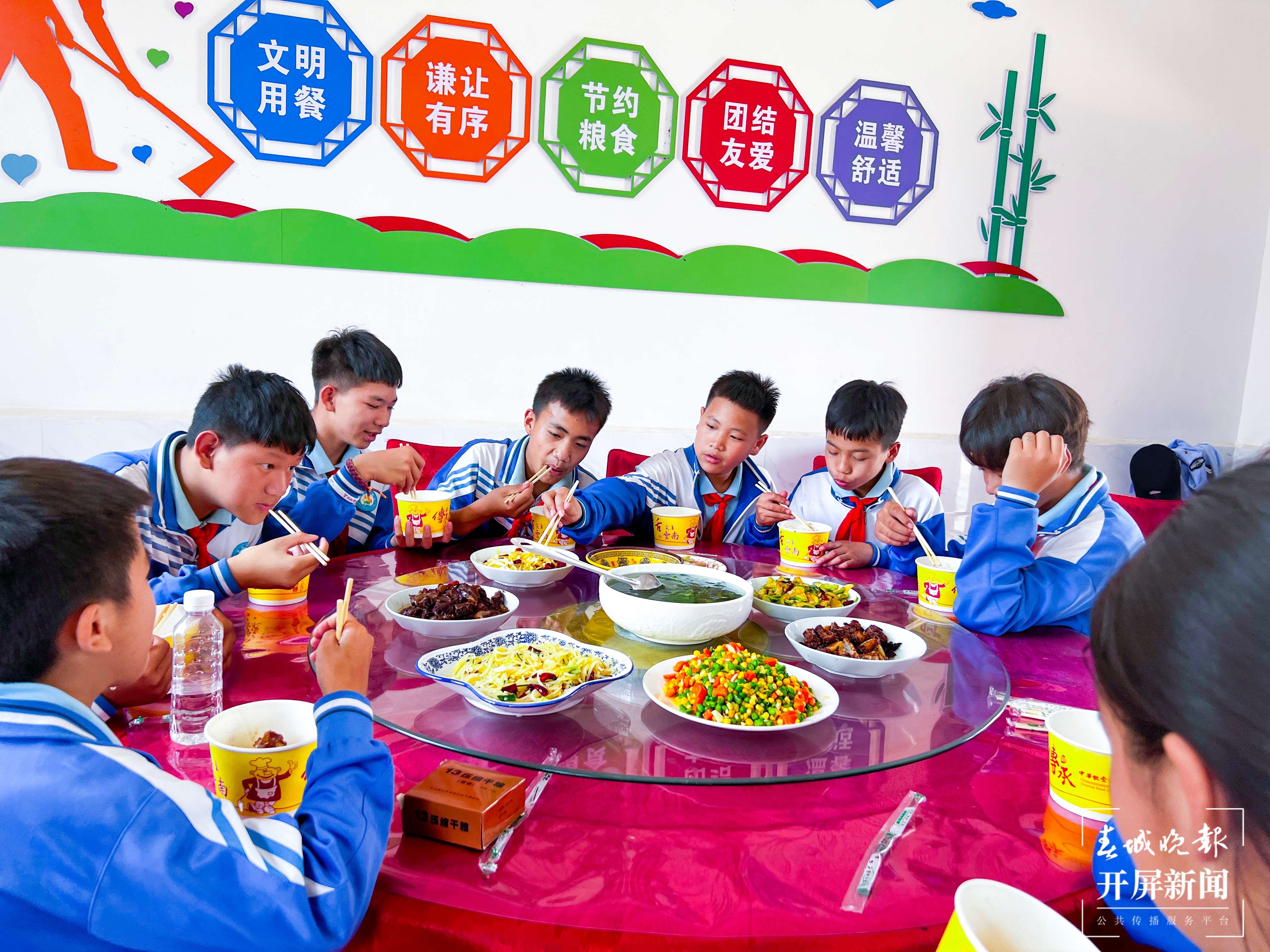 图为体验联防所生活.jpg