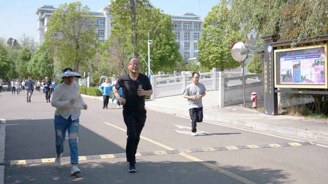 昆一中晋宁学校环校长跑