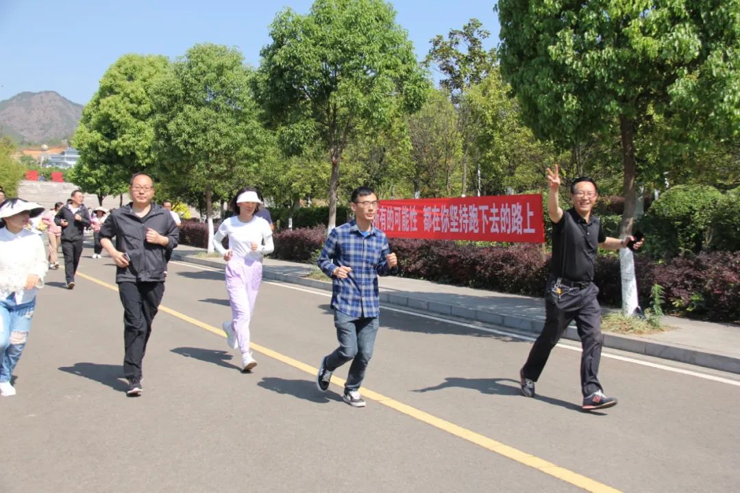 昆一中晋宁学校环校长跑