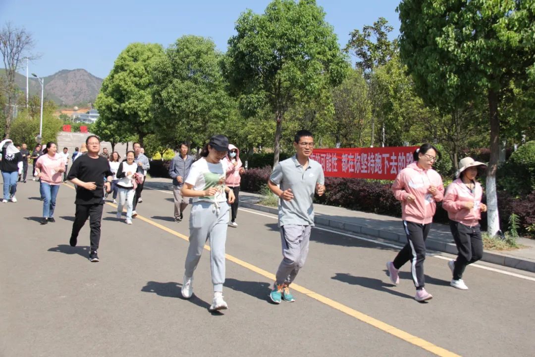 昆一中晋宁学校环校长跑
