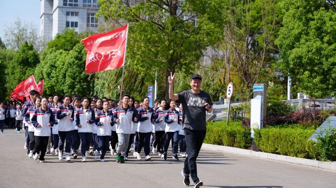 昆一中晋宁学校环校长跑
