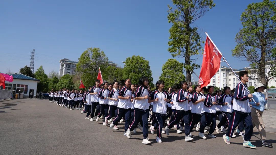 昆一中晋宁学校环校长跑