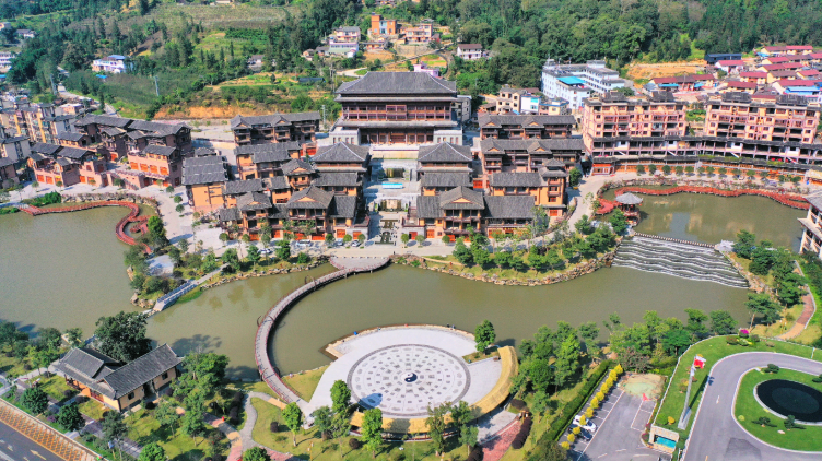 云南日报报业集团“山水家园 甜蜜屏边”全媒体主题采访启动2.png