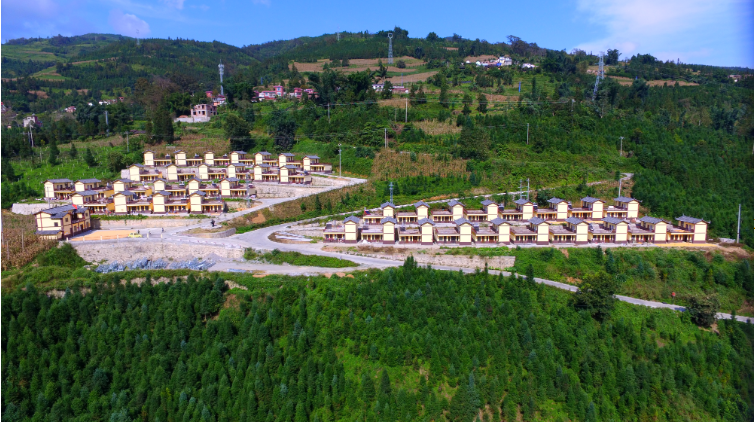 云南日报报业集团“山水家园 甜蜜屏边”全媒体主题采访启动4.png