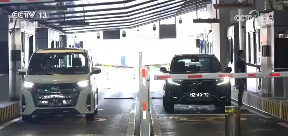 港珠澳大桥跨境物流商贸发展迅猛1.jpg