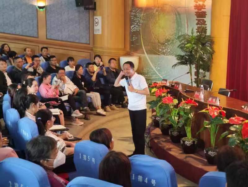 西华园小学1.jpg