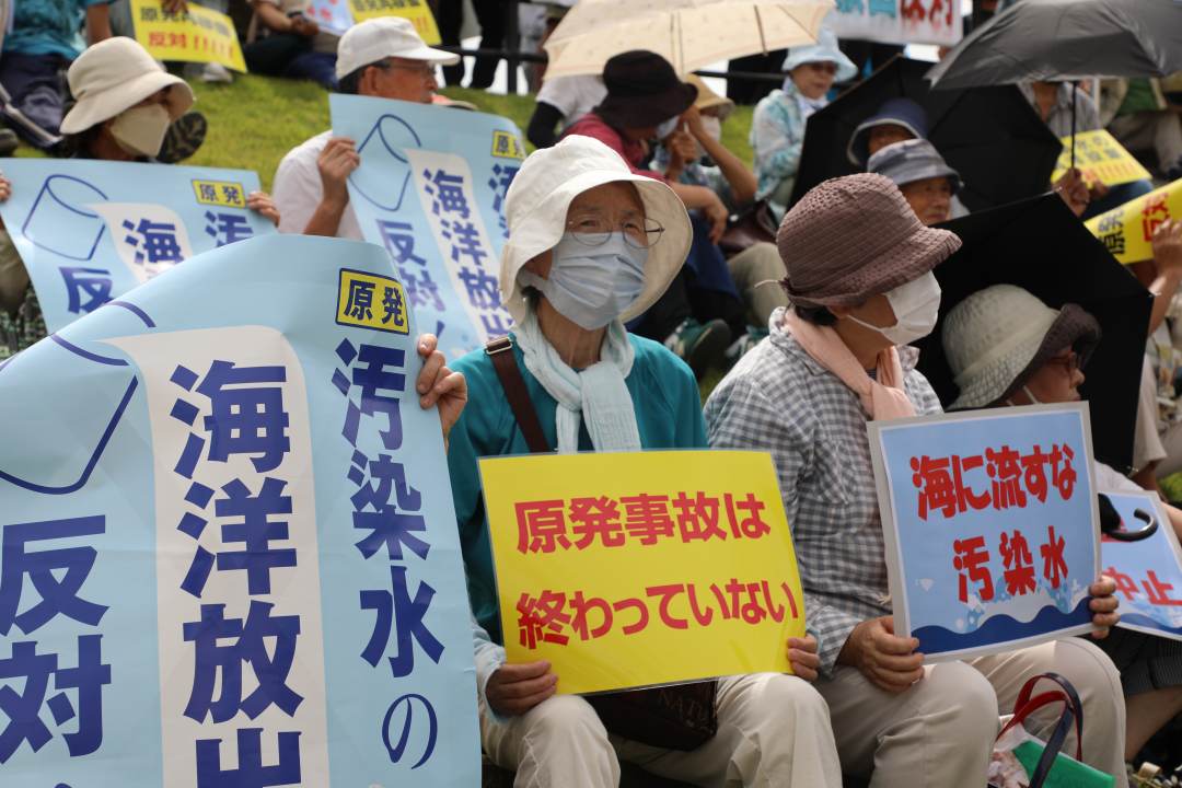 日本福岛当地最大港口爆发抗议集会3.jpg