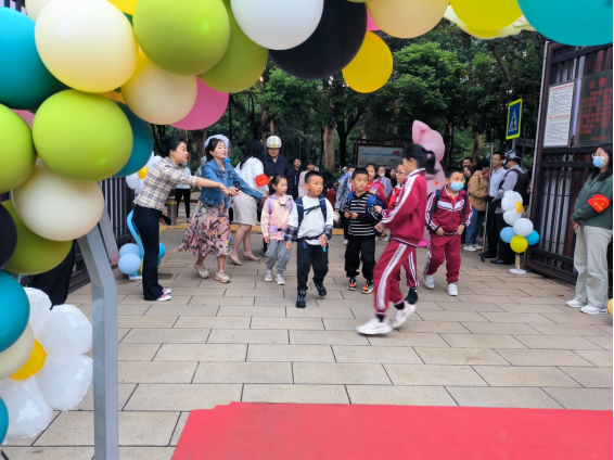 江滨小学举行开学典礼