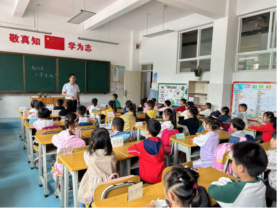 江滨小学举行开学典礼